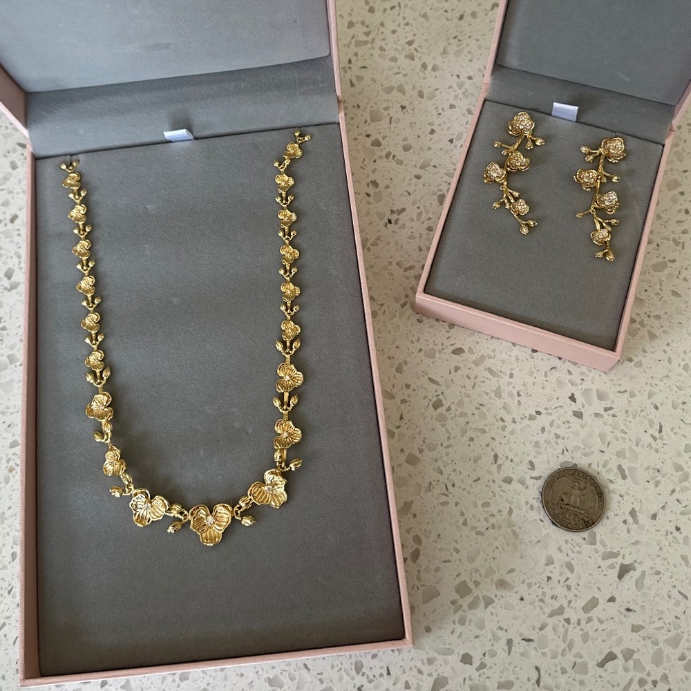 Anabel Aram gold orchid link necklace
